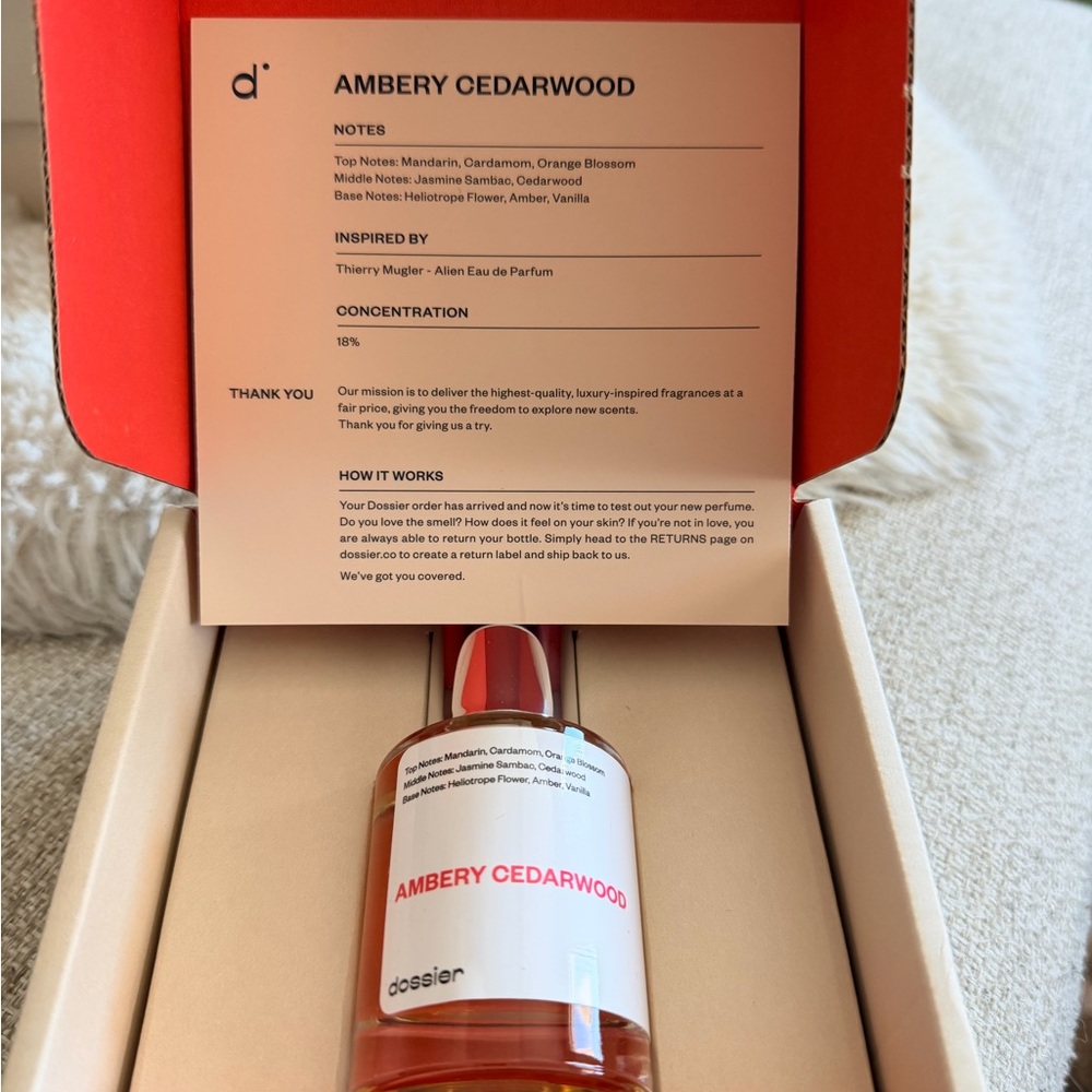 Dossier Ambery Cedarwood Perfume